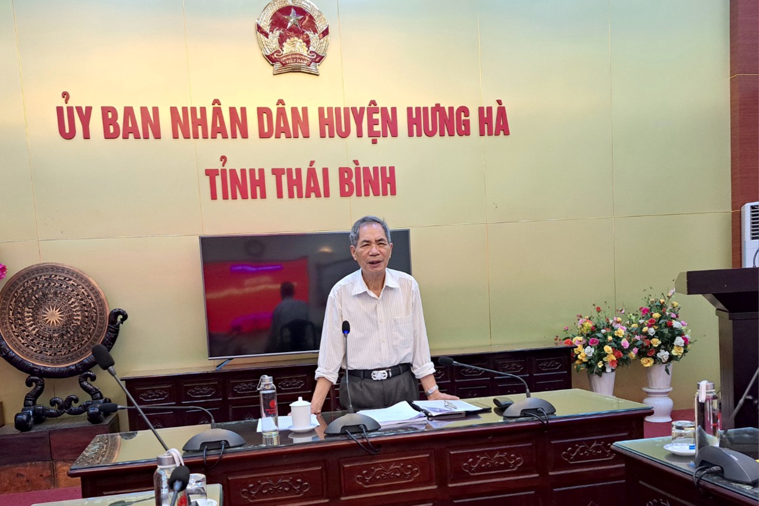 Nhà giáo Nguyễn Trọng Hài, Phó chủ tịch Hội Khuyến học huyện phát biểu tại Hội nghị 